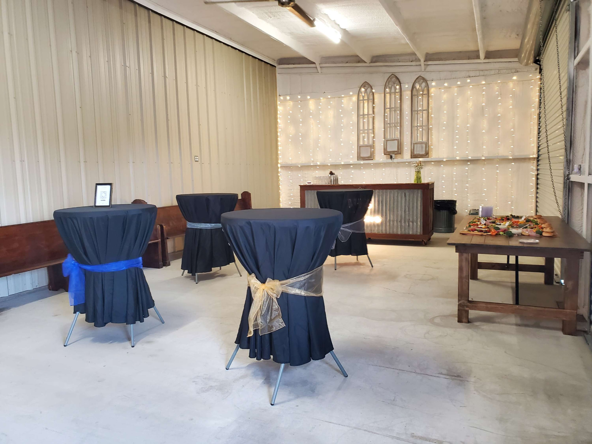 The lake pavilion at Reverie at Diamond D, a Texas venue for corporate retreats and company gatherings.